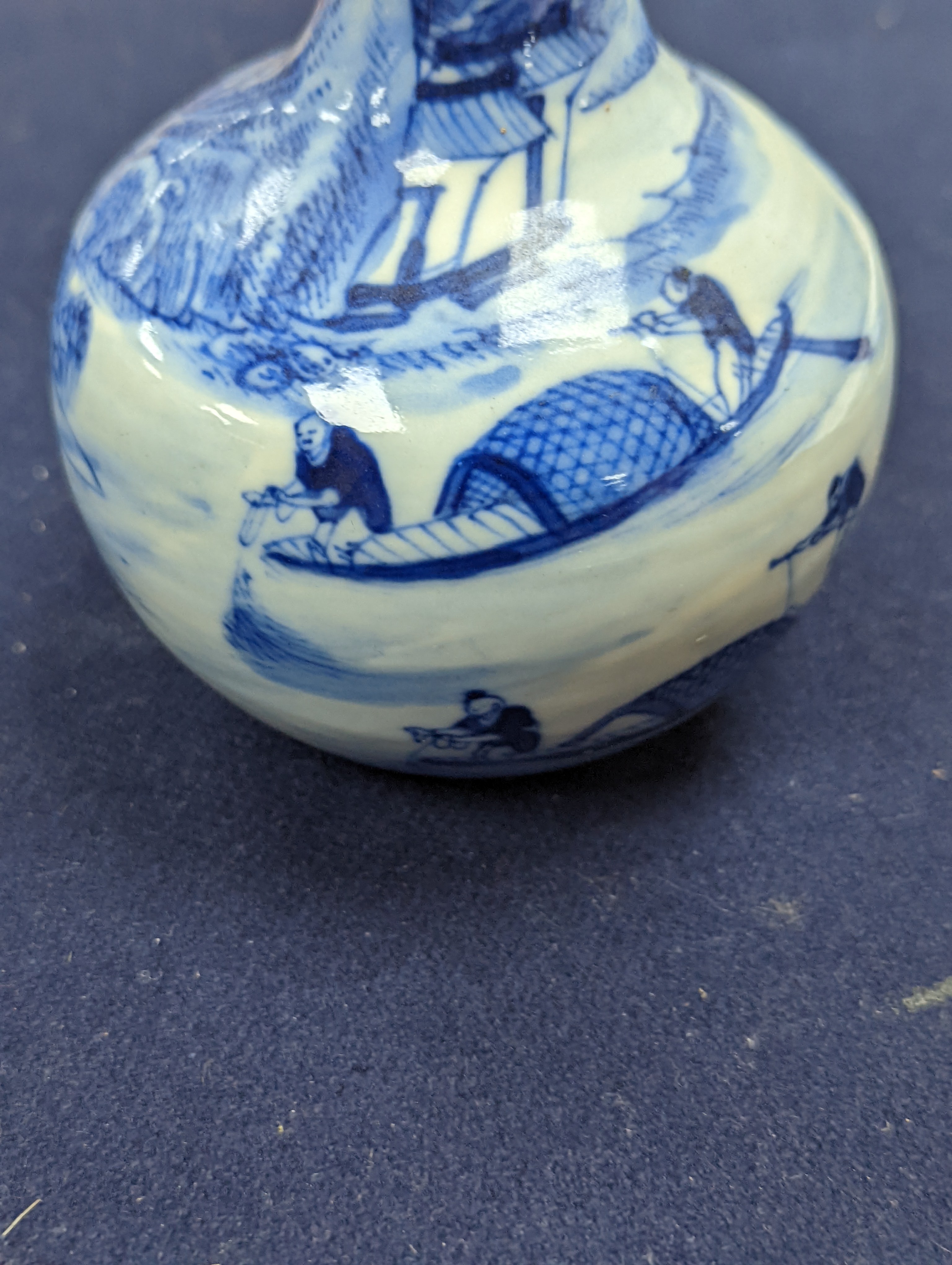 Chinese blue and white bottle vase 16cm